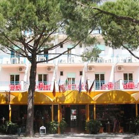 לידו די ג'סולו Hotel Canova מראה חיצוני תמונה