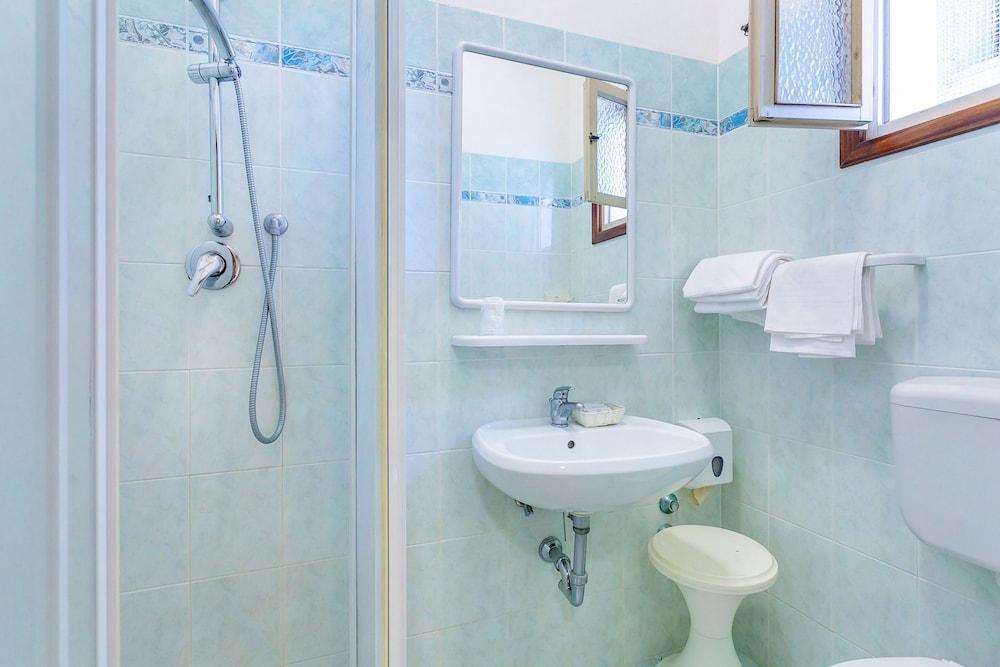 לידו די ג'סולו Hotel Canova מראה חיצוני תמונה