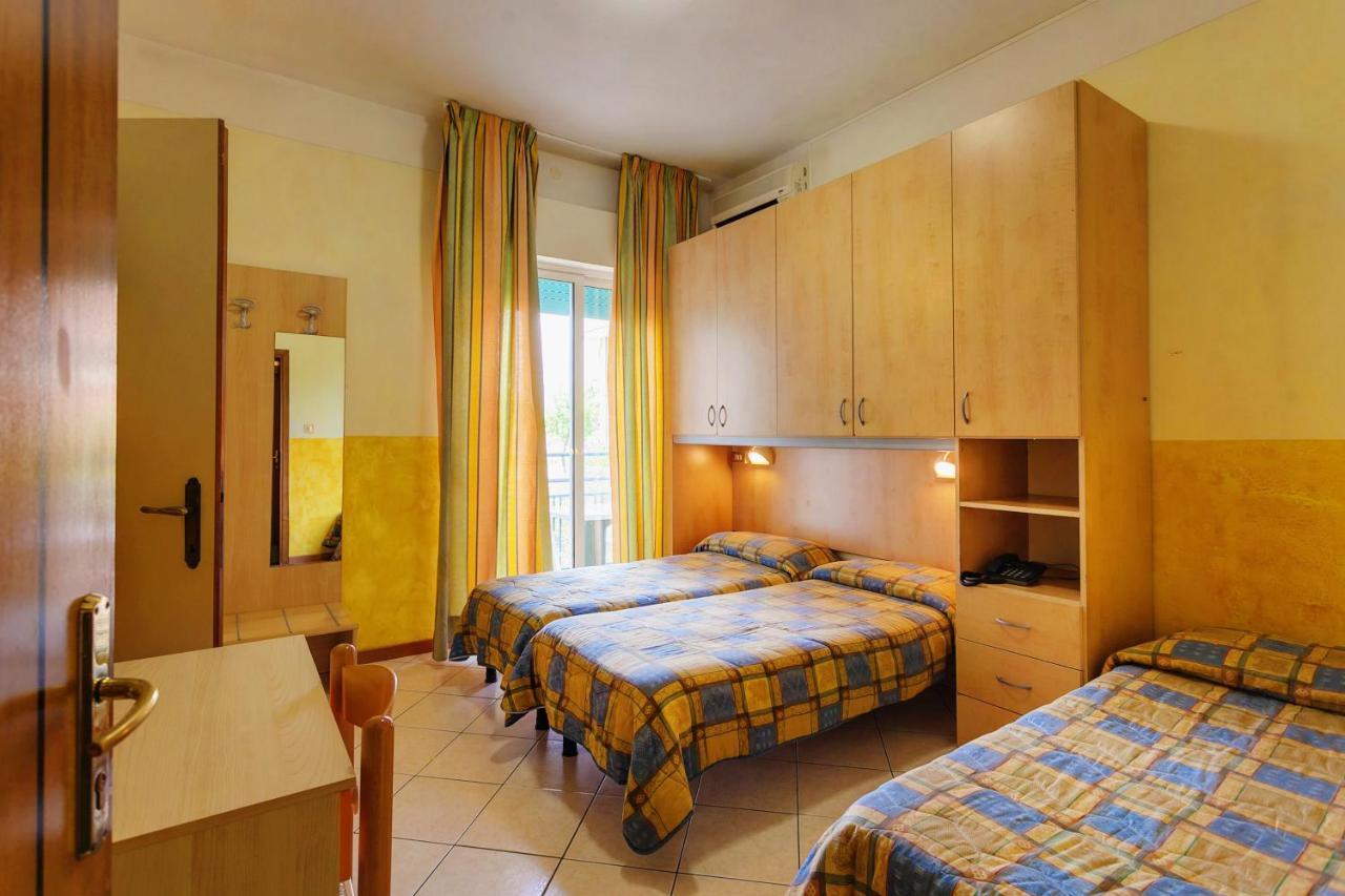 לידו די ג'סולו Hotel Canova מראה חיצוני תמונה
