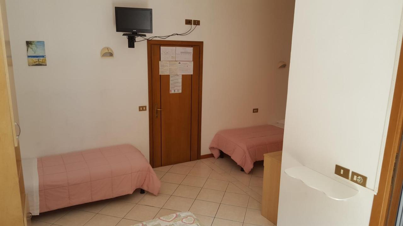 לידו די ג'סולו Hotel Canova מראה חיצוני תמונה