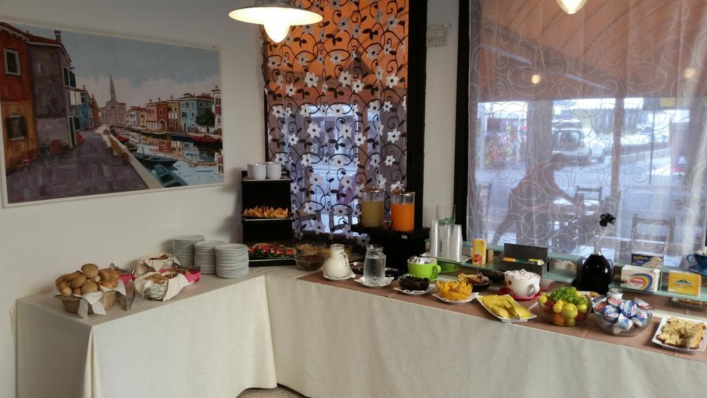 לידו די ג'סולו Hotel Canova מראה חיצוני תמונה