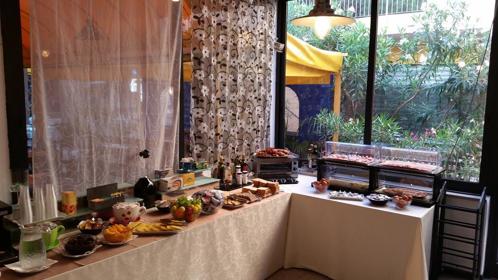 לידו די ג'סולו Hotel Canova מראה חיצוני תמונה