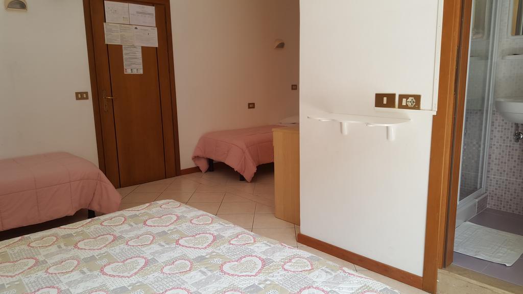לידו די ג'סולו Hotel Canova מראה חיצוני תמונה