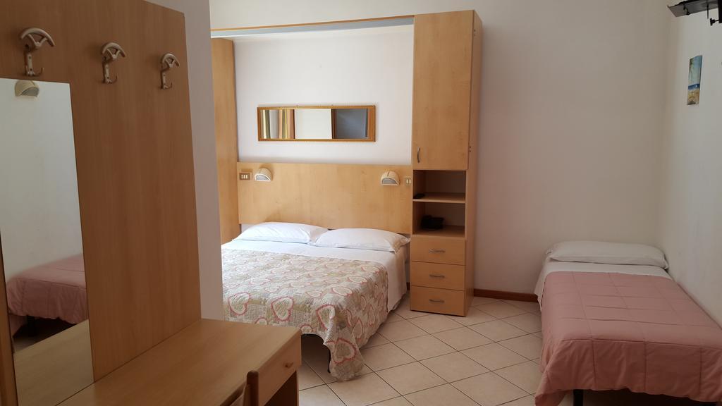 לידו די ג'סולו Hotel Canova מראה חיצוני תמונה