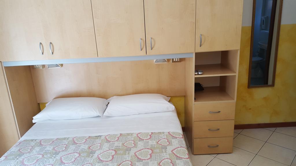 לידו די ג'סולו Hotel Canova מראה חיצוני תמונה
