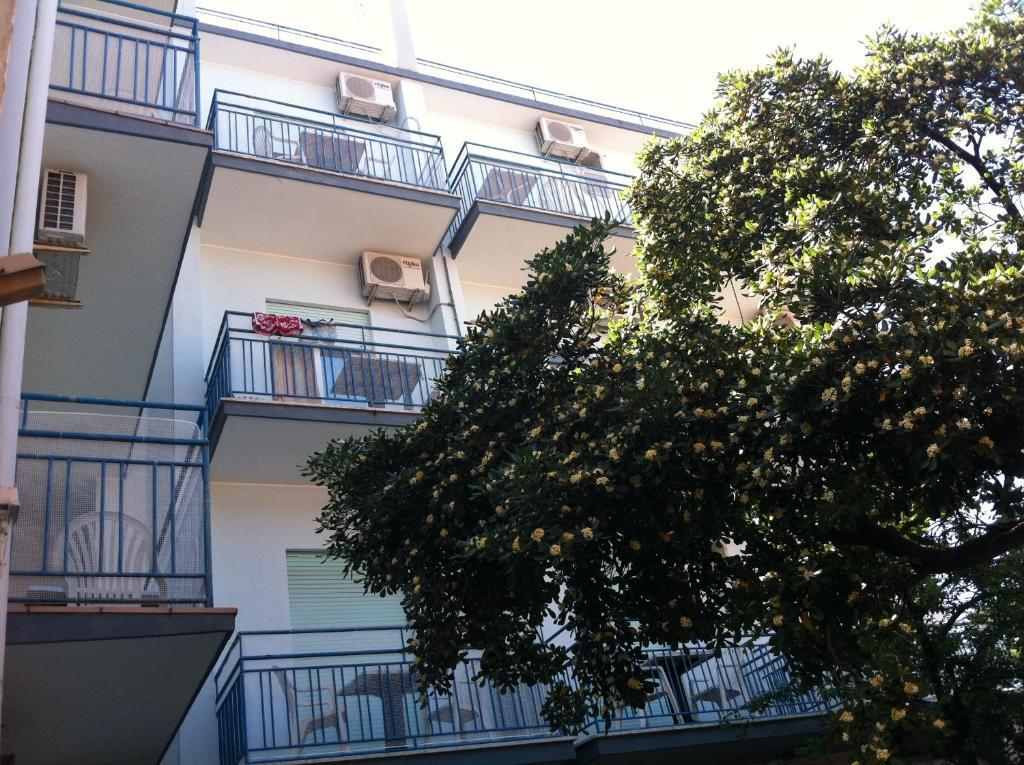 לידו די ג'סולו Hotel Canova מראה חיצוני תמונה