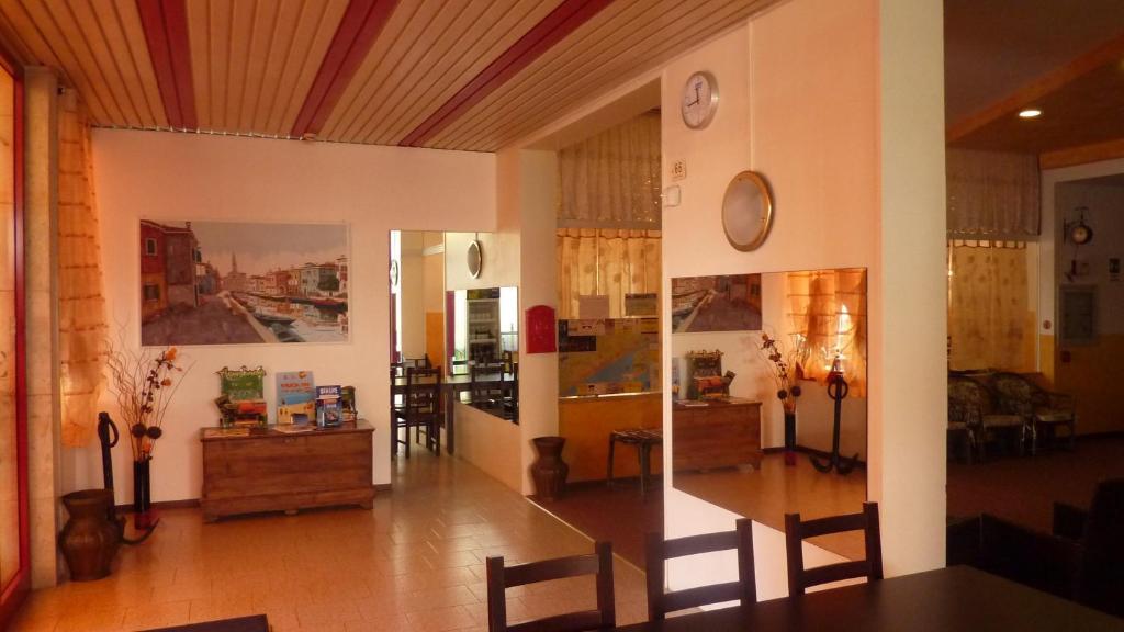 לידו די ג'סולו Hotel Canova מראה חיצוני תמונה