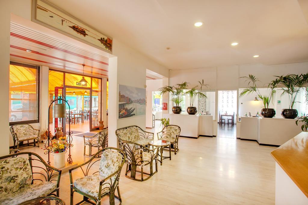 לידו די ג'סולו Hotel Canova מראה חיצוני תמונה