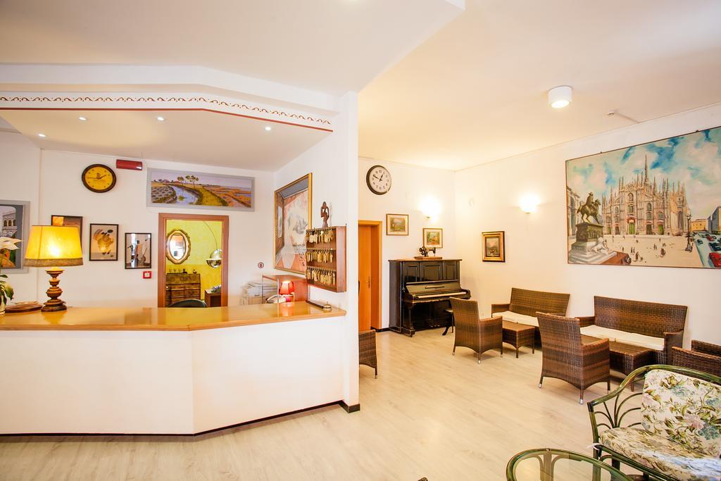 לידו די ג'סולו Hotel Canova מראה חיצוני תמונה